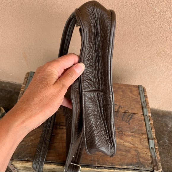 Cartago Leather Crossbody Messenger Bag - Picture 6 of 11